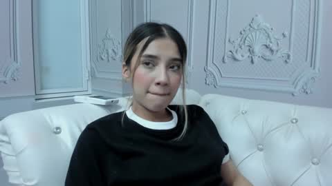 Snapshot of emma_torres18 chatting on December 2, 10:40 pm EMMA online show from December 2, 10:40 pm