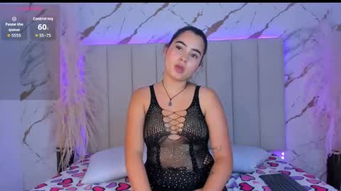 Snapshot of emma_whitee_ chatting on October 2, 7:12 pm emma_whitee_ online show from October 2, 7:12 pm