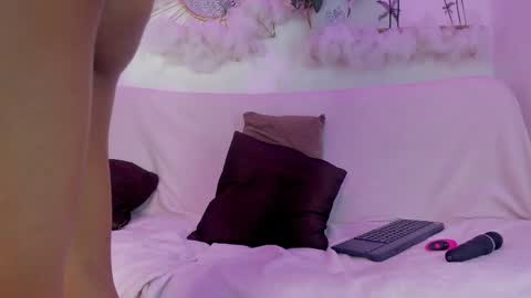 Emma Duque online show from April 6, 10:00 pm