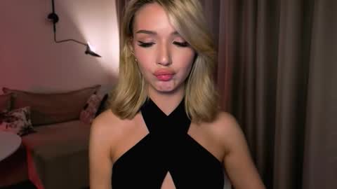 Emma online show from March 15, 5:16 pm