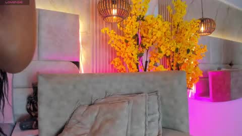 emmalove01 online show from April 16, 3:17 am