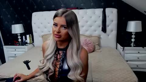 Snapshot of emmamavis chatting on September 18, 7:12 am Emma Mavis online show from September 18, 7:12 am