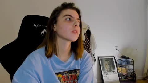 Emma online show from December 6, 6:33 pm