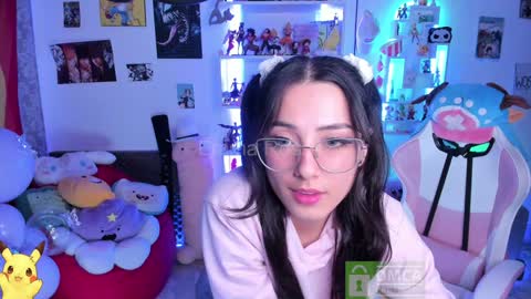 Emma online show from February 8, 9:36 pm