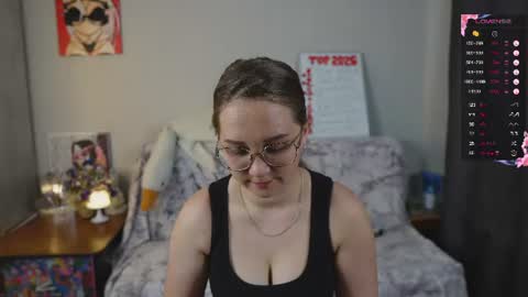 Mia online show from June 21, 7:53 pm