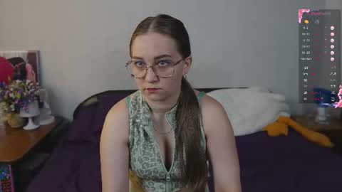 Mia online show from June 26, 8:14 pm