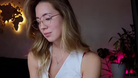 Miss Emmi online show from December 2, 3:21 pm