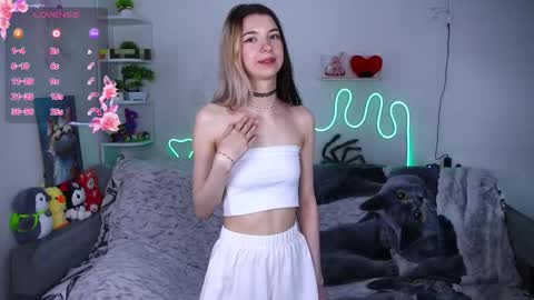 emmie_everly online show from March 12, 12:42 pm