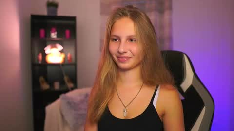 Emmie online show from November 12, 2:19 pm