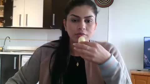 Snapshot of emmie_xxx chatting on February 21, 11:44 am emmie online show from February 21, 11:44 am