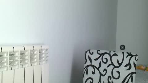 Snapshot of emmie_xxx chatting on February 12, 12:33 pm emmie online show from February 12, 12:33 pm