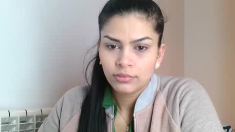 Snapshot of emmie_xxx chatting on February 27, 8:13 am emmie online show from February 27, 8:13 am