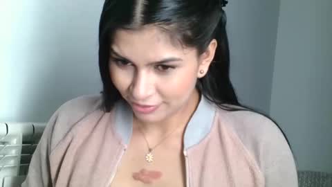 Snapshot of emmie_xxx chatting on March 3, 2:39 pm emmie online show from March 3, 2:39 pm