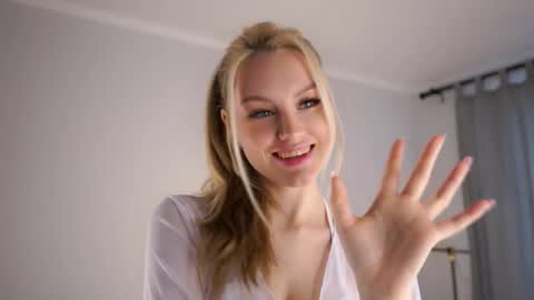 Aurora online show from October 22, 7:22 am