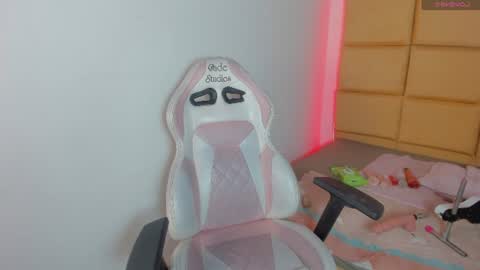 emmily_jade_ online show from June 13, 2:49 pm