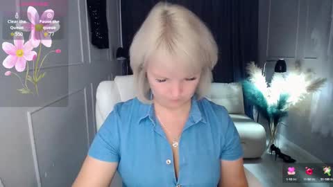 Snapshot of emmmam chatting on September 15, 12:17 pm emmmam online show from September 15, 12:17 pm