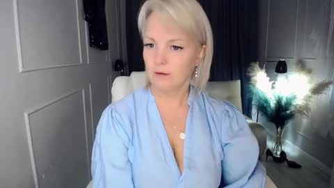Snapshot of emmmam chatting on October 20, 2:11 pm emmmam online show from October 20, 2:11 pm