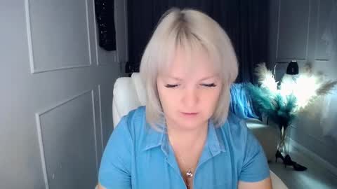 Snapshot of emmmam chatting on September 26, 1:41 pm emmmam online show from September 26, 1:41 pm