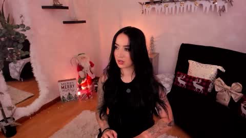 Emmy Evans  online show from November 29, 8:05 pm