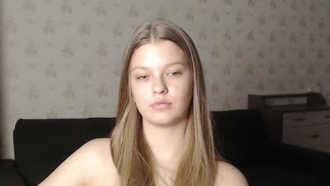 Snapshot of emysway chatting on February 11, 9:31 am EmySway online show from February 11, 9:31 am