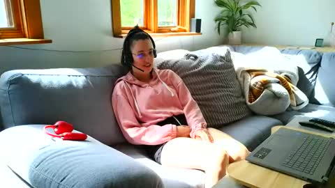 emyxxl online show from June 2, 1:57 pm
