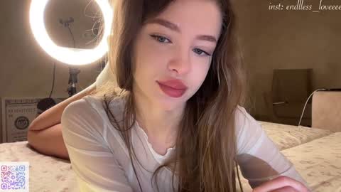 Snapshot of endlessmia chatting on October 9, 11:32 pm Mia online show from October 9, 11:32 pm