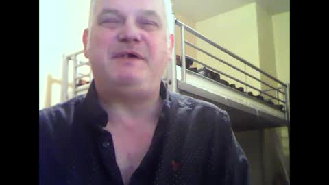 Snapshot of englishguysurrey chatting on January 22, 10:05 pm englishguysurrey online show from January 22, 10:05 pm