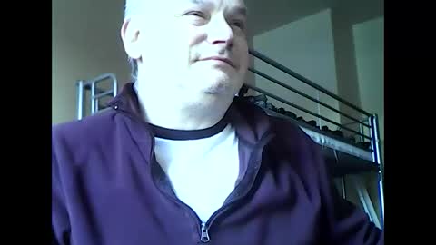Snapshot of englishguysurrey chatting on January 11, 9:15 am englishguysurrey online show from January 11, 9:15 am