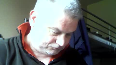 englishguysurrey online show from June 17, 5:45 am