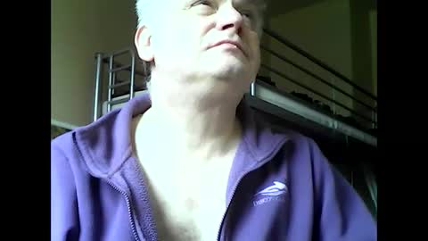 Snapshot of englishguysurrey chatting on March 12, 9:44 am englishguysurrey online show from March 12, 9:44 am