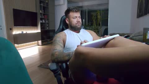 Erik online show from September 23, 7:20 pm