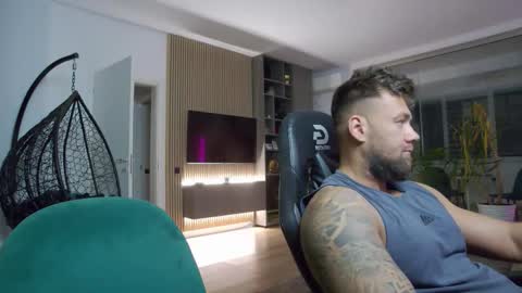 Erik online show from October 22, 4:41 pm