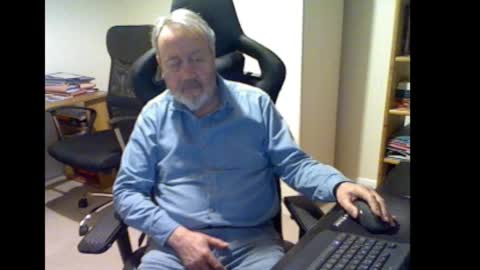 Snapshot of erasmus_d chatting on October 24, 5:57 pm erasmus_d online show from October 24, 5:57 pm