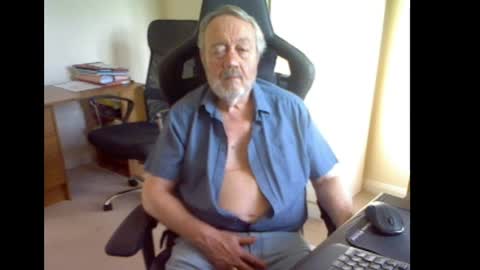 erasmus_d online show from April 8, 4:54 pm