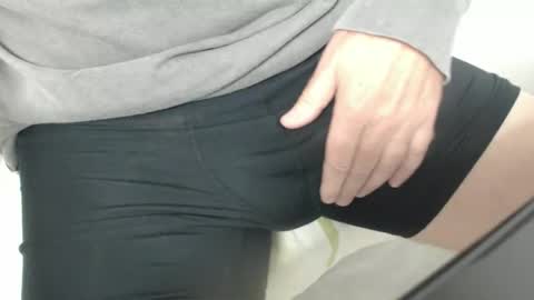 eric100eric100 online show from April 30, 7:30 pm