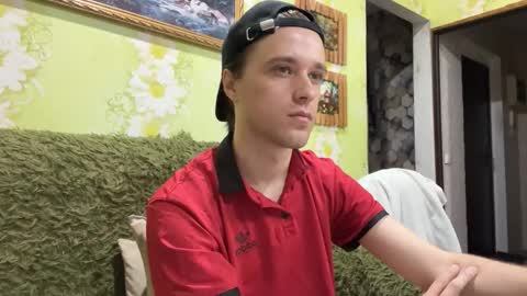 Snapshot of eric_blond chatting on October 1, 8:52 pm Eric online show from October 1, 8:52 pm