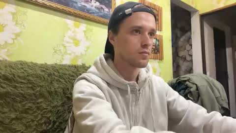 Snapshot of eric_blond chatting on October 4, 5:00 pm Eric online show from October 4, 5:00 pm