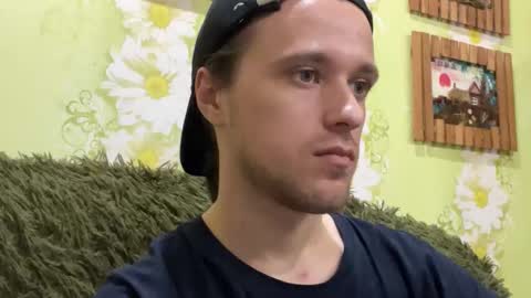 Snapshot of eric_blond chatting on October 10, 6:58 pm Eric online show from October 10, 6:58 pm