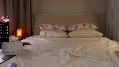 Call me Erica online show from February 12, 11:25 am