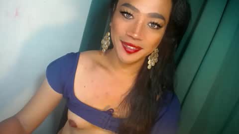 erika_madrigal online show from December 14, 11:33 pm
