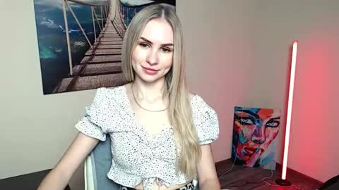 Erika online show from December 5, 1:31 pm