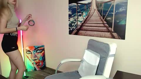 Erika online show from December 18, 1:17 pm