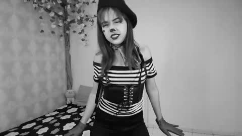 Snapshot of erline_worn chatting on September 20, 8:56 pm eline online show from September 20, 8:56 pm