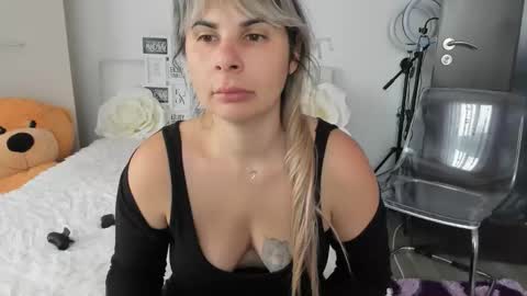 eroticsensualkitty4u online show from October 16, 10:59 am