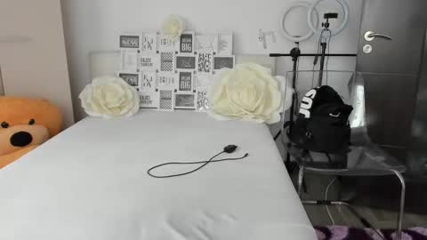 eroticsensualkitty4u online show from October 8, 7:14 am