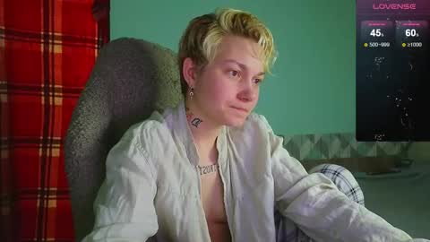 esajukyy online show from December 19, 2:57 pm