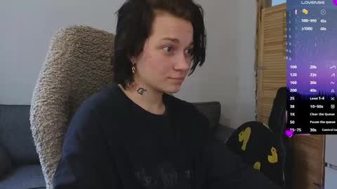 esajukyy online show from April 17, 9:11 am