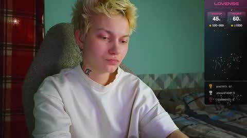 esajukyy online show from December 14, 5:58 pm