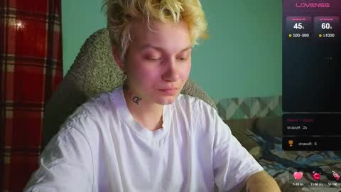 esajukyy online show from December 15, 1:00 pm