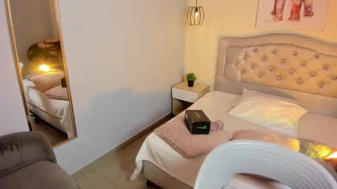 Escarlet online show from November 10, 12:41 pm